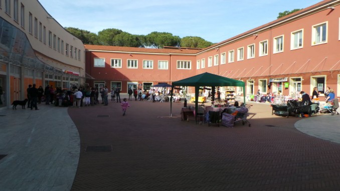 Si sente male al Polo Giontella, salvato da tre dipendenti del supermercato
