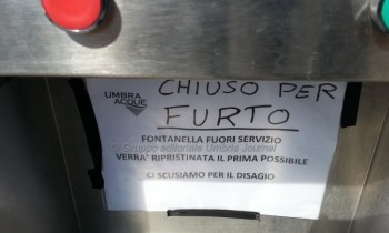 distrutta colonnina