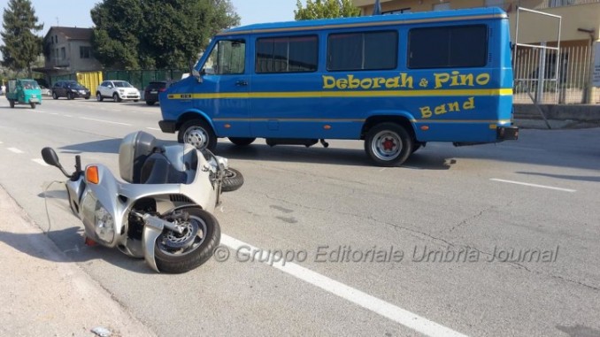Incidente in piazza Moncada, ferito uno scooterista