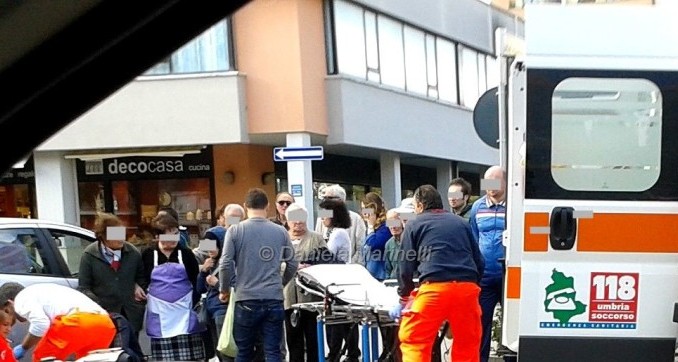 Scontro in via Firenze, prognosi riservata per 50enne ferito