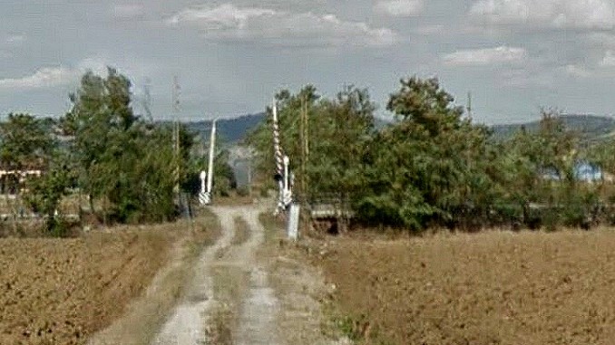 Chiuso passaggio a livello nei pressi della rotatoria di Ospedalicchio