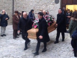 Funerale Edda, chiesa gremita al Monastero per l'ultimo saluto
