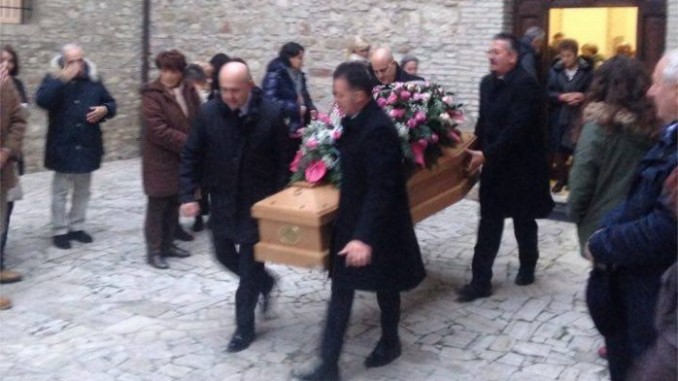 Funerale Edda, chiesa gremita al Monastero per l'ultimo saluto
