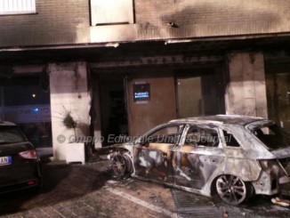 Auto in fiamme a Bastia, nessuna ipotesi esclusa
