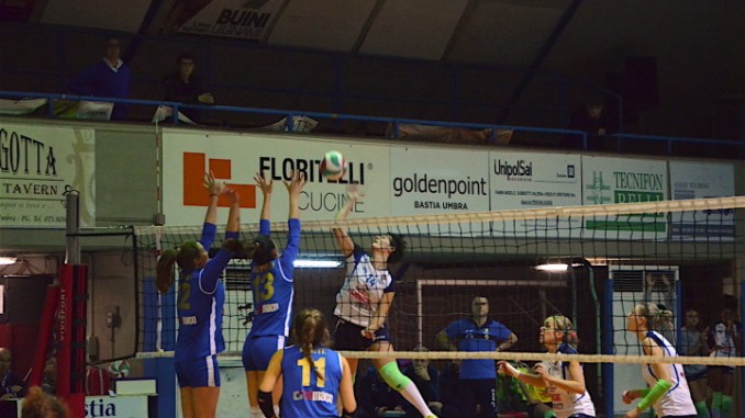 schoolvolley_forli2 Che carattere questa School Volley Bastia. Battuto 3-2 Forlì