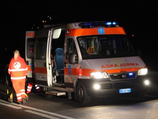 Muore a 56 anni, ma l'ambulanza arriva un'ora dopo, i figli denunciano