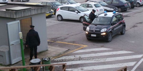 FannoSESSOneiBAGNIpubbliciMAarrivanoIcarabinieri (3)