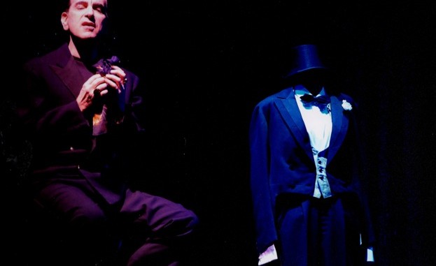 Teatro Esperia, Gennaro Cannavacciuolo tributo a Modugno Il 25 febbraio 2016 ore 21 infatti il noto attore mette in scena Volare, concerto a Domenico Modugno