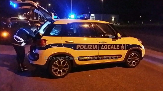 Parcheggiatori abusivi, Polizia locale individua nigeriano, scatta rimpatrio