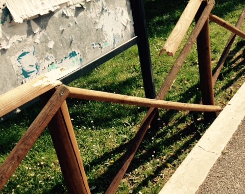 Atti vandalici ai giardini pubblici di viale Marconi