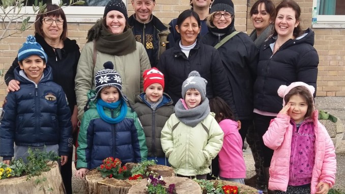 Piccoli giardinieri dell'infanzia a Costano con l'Istituto Comprensivo Bastia1 Inutile sottolineare il piacere dei bambini nel lavorare a stretto contatto con la natura
