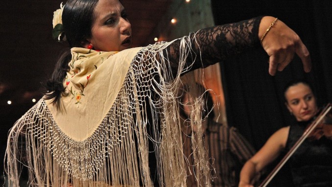 FlamencaSon al teatro Esperia di Bastia Umbra Serata andalusa Sul palco, sabato 5 marzo alle 21.00, la compagnia di danzatori e musicisti FlamenQueVive