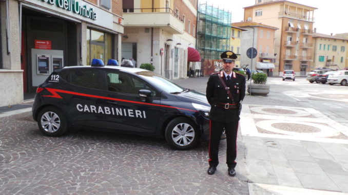 Ladri giovanissimi saccheggiano un negozio, un arresto e due denunce