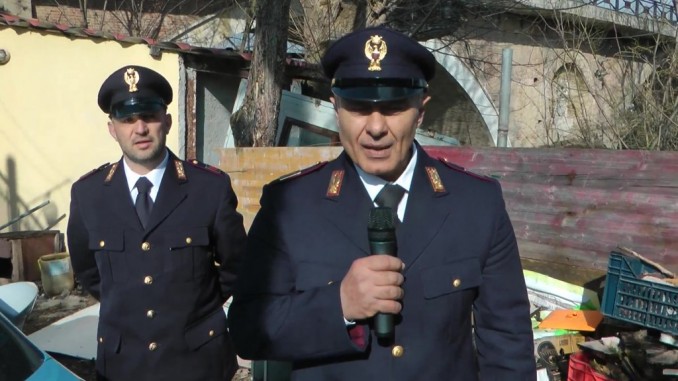 Il Sindaco premia i due eroi della Polizia, salvarono un uomo