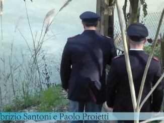 Vuole morire, si getta nel fiume, ma arrivano due eroi e...[FOTO E VIDEO]