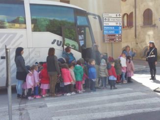 Bambini infanzia di Costano visitano sede Polizia Locale