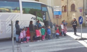 Bambini infanzia di Costano visitano sede Polizia Locale