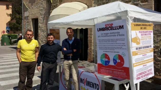 M5s, a Bastia il banchetto "No Umbricellum e No Italicum"