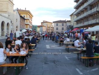 Pic Nic In Piazza a Bastia Umbra, ognuno porta il suo, il Comune i tavoli