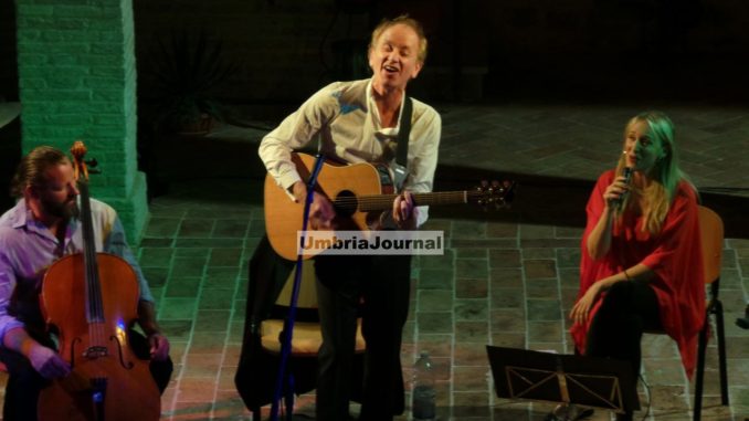 Ludo Vandeau, ieri sera al Chiostro di Bastia musica con cover d'autore