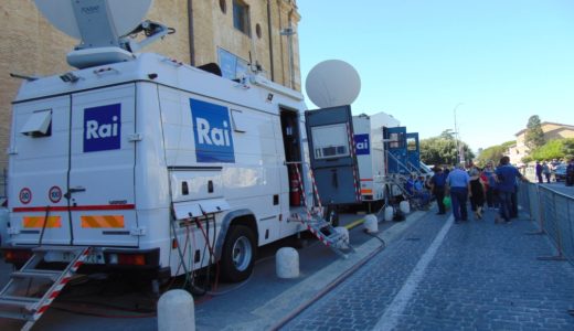 A poche ore dall’arrivo di Francesco, Papa pellegrino
