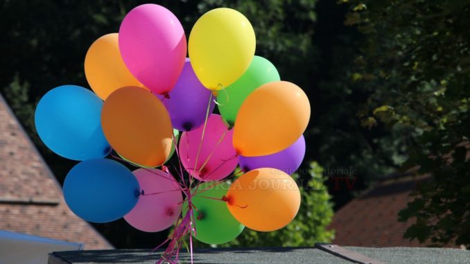 palloncini Bastia Umbra un palloncino per volare verso la pace, oltre 1500 bambini