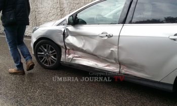 Incidente stradale a Bastia, perde controllo dell'auto e si schianta su una Focus