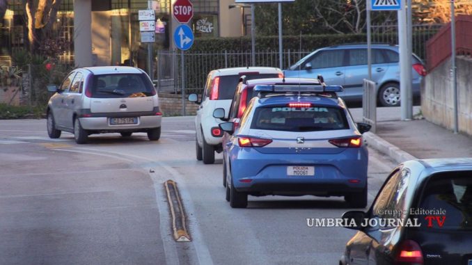 Controllato a Bastia umbra, dà in escandescenze e colpisce un agente