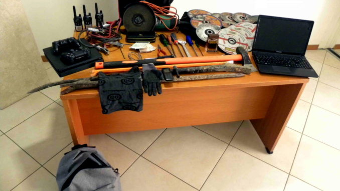 Carabinieri arrestano albanese a Bastia Umbra, in auto attrezzi di ogni tipo