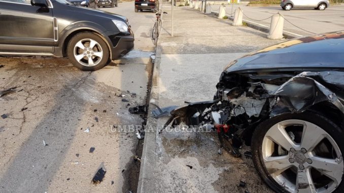 Incidente stradale a Bastiola, scontro tra due auto e una persona perde i sensi