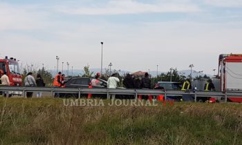 Incidente sulla 75 Centrale Umbra, tre veicoli coinvolti, ci sono feriti
