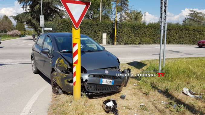 Incidente stradale a Bastia Umbra, donna albanese ferita