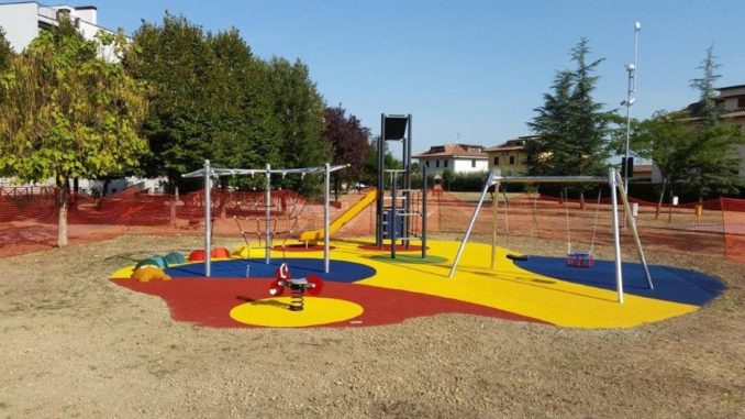 Sistemati i nuovi Giochi per bambini in viale Marconi a Bastia Umbra