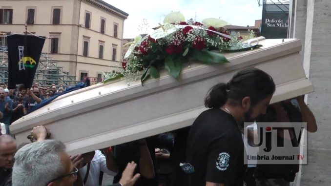 Applausi e il rombo delle moto per l'ultimo saluto di Simone Didò Brozzetti