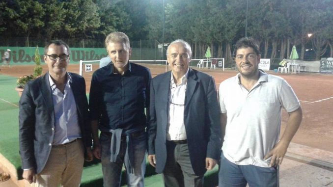 Da sinistra: il presidente Metelli, il segretario Paparelli, il giudice arbitro Malizia ed il gestore Bertolini.