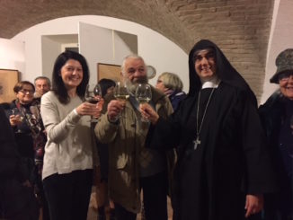 Benedicta è iniziata nella sua multiforme modalità 