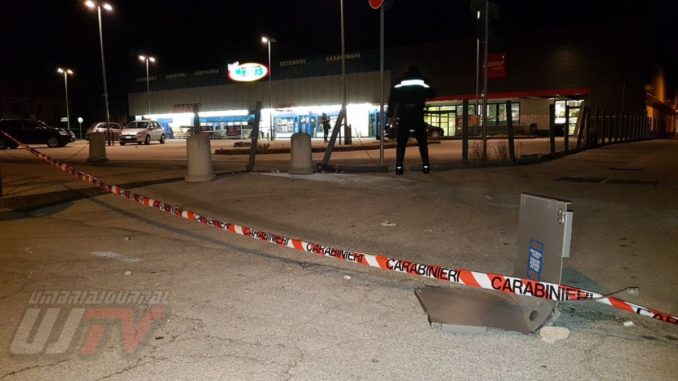 Esplosione nella notte, fanno saltare cassa continua del Penny Market di Bastiola