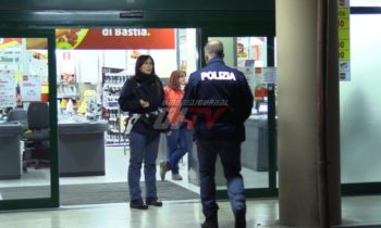 Rapina al Penny Market di Bastia Umbra, rapinatore solitario fugge con bottino [FOTO]