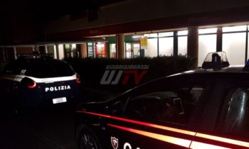 Rapina al Penny Market di Bastia Umbra, rapinatore solitario fugge con bottino