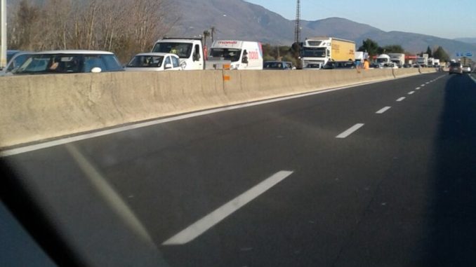 Incidente sulla 75 Centrale Umbra all'altezza di Bastia, auto si ribalta