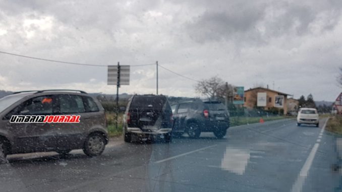 Incidente lungo la 147 Assisana tra Bastiola e Ospedalicchio