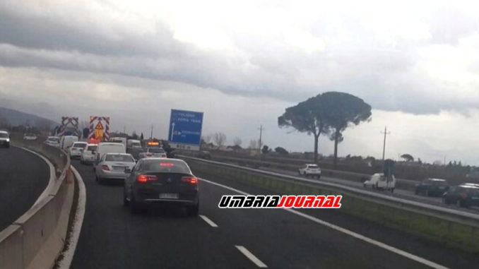 Travolto da un furgone sulla 75 Centrale Umbra, operaio Anas in prognosi riservata