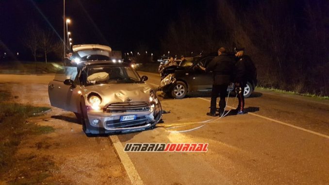 Incidente stradale a Bastia Umbra, scontro tra auto, due feriti
