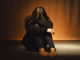 Ragazzina di 14 anni violentata da un parente, vicino di casa