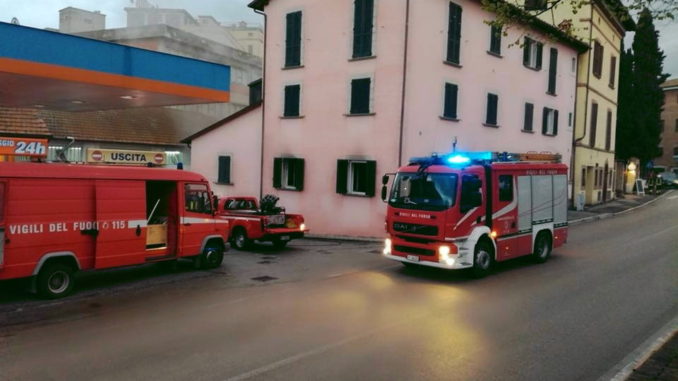 Incendio a Bastia Umbra, a fuoco macelleria di via IV novembre FOTO
