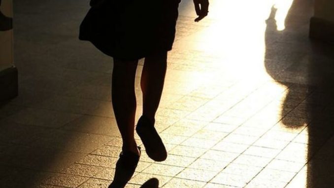Stalker le fa pipì anche vicino la porta di casa, nove mesi di inferno 