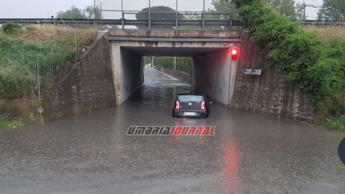 Maltempo Bastia, tragedia sfiorata, salvata anziana bloccata nel sottopasso
