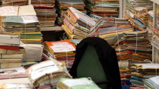 Burocrazia feroce, quando la semplificazione ti complica e danneggia la vita 