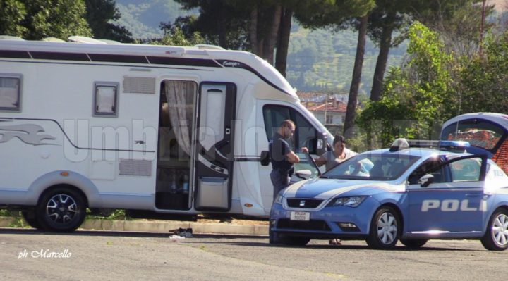 Sgomberata area rom a Bastia Umbra, c'era anche 44enne più volte denunciata