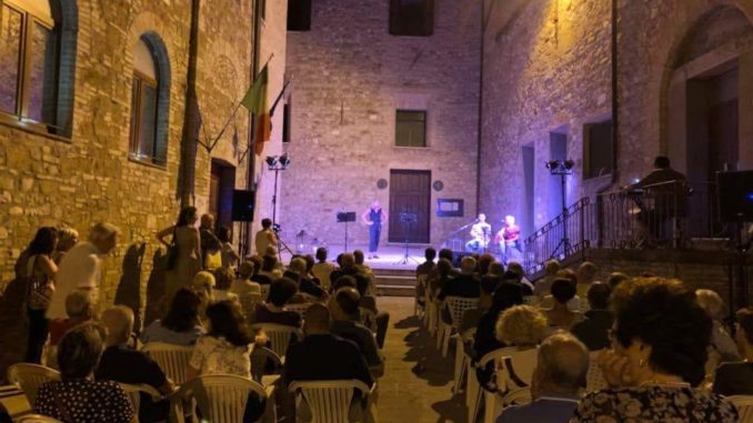 Chi dice Donna dice...successo ieri sera per lo spettacolo in Piazza Umberto I